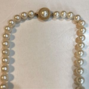 Crown Trifari 1937-1955 Vintage Faux Pearl Necklace. 9”